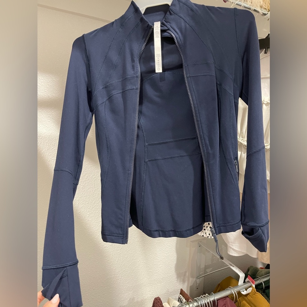 Lululemon size 4 zip up jacket